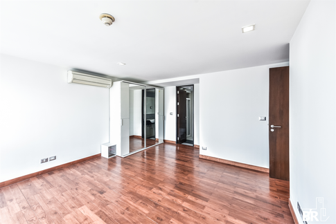 The Fah Aree 4 Condo in Business District near BTS Ari