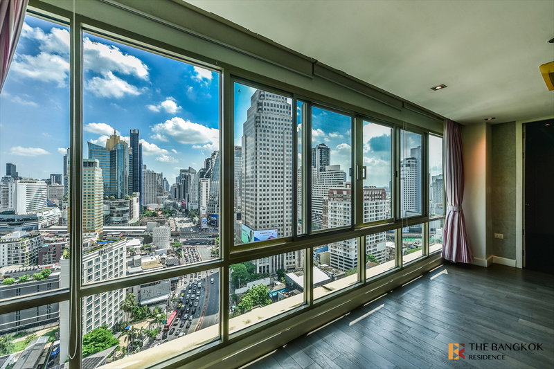 Condos for sale : 🏙️3-Bedroom Condo for Sale at The Lakes Near BTS Asok 414.45 Sq.m. Stunning City & Benjakitti Park Views🌳
