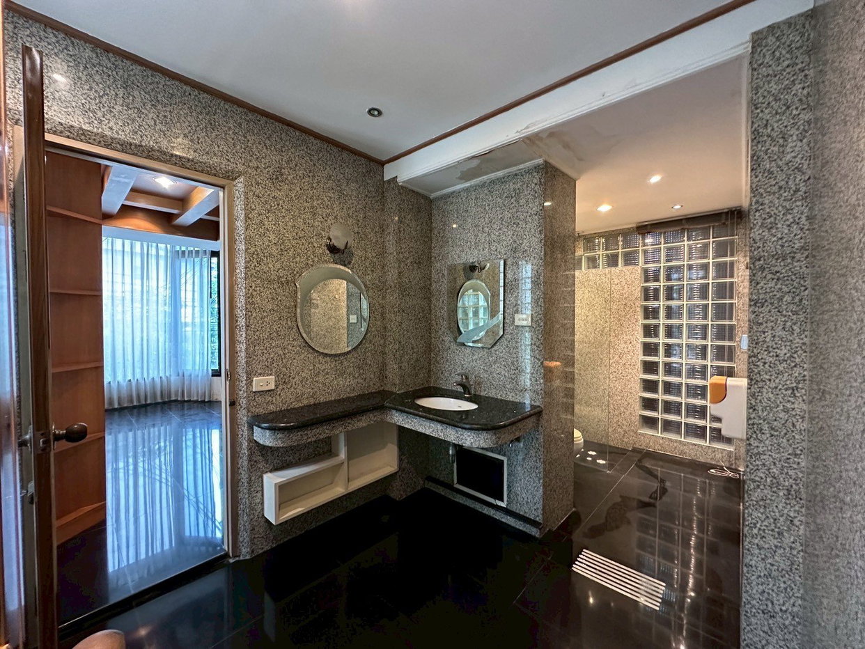 รูป Luxury Townhouse for Rent Thonglor | Family Home Ready to Move In | Near BTS Thonglor | 110,000 THB/Month | ทาวน์เฮ้าส์หรูให้เช่า ทองหล่อ เหมาะครอบครัว พร้อมเข้าอยู่ ใกล้ BTS ทองหล่อ 110,000 บาท/เดือน -LTH12646 - รูปที่ 7/9