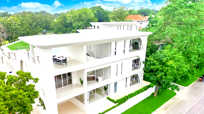 Houses for sale Bang Lamung Chonburi : Huay Yai East Pattaya Luxury 3 Storey Villa for Sale