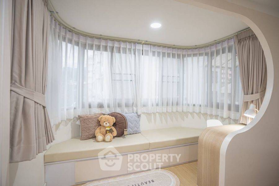 picture 1-BR Condo For Sale At Hillside Condominium 2, Near Nimmanhaemin (ID 2143630) - 2/10