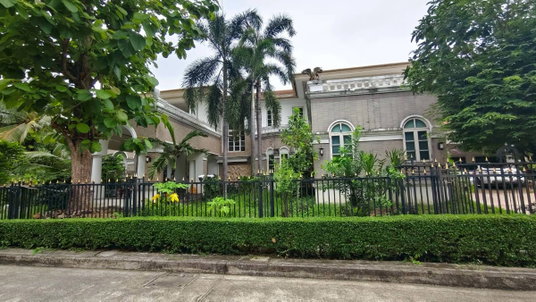Luxury 2-Storey Home in Laddawan 