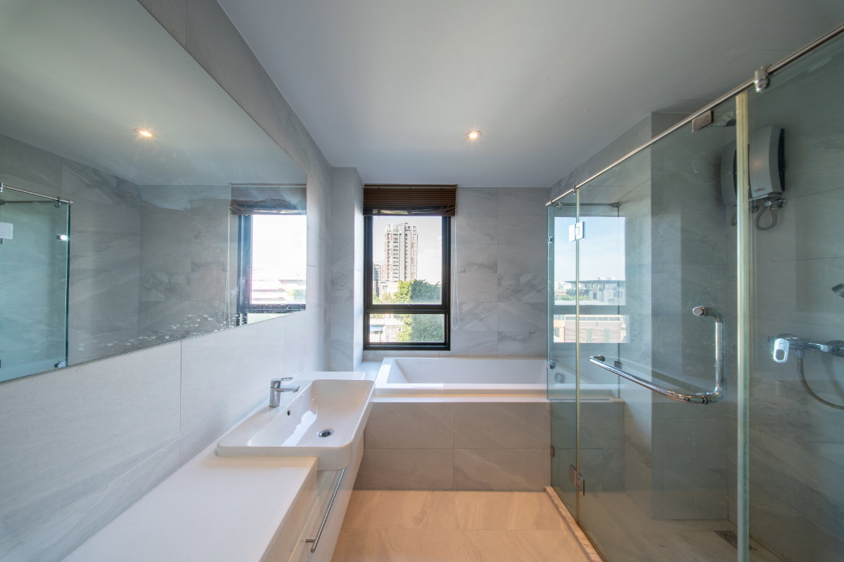 picture Best-Value 2BR Corner Condo in Ekkamai, 30.89% Below Market - U6151816 - 14/15