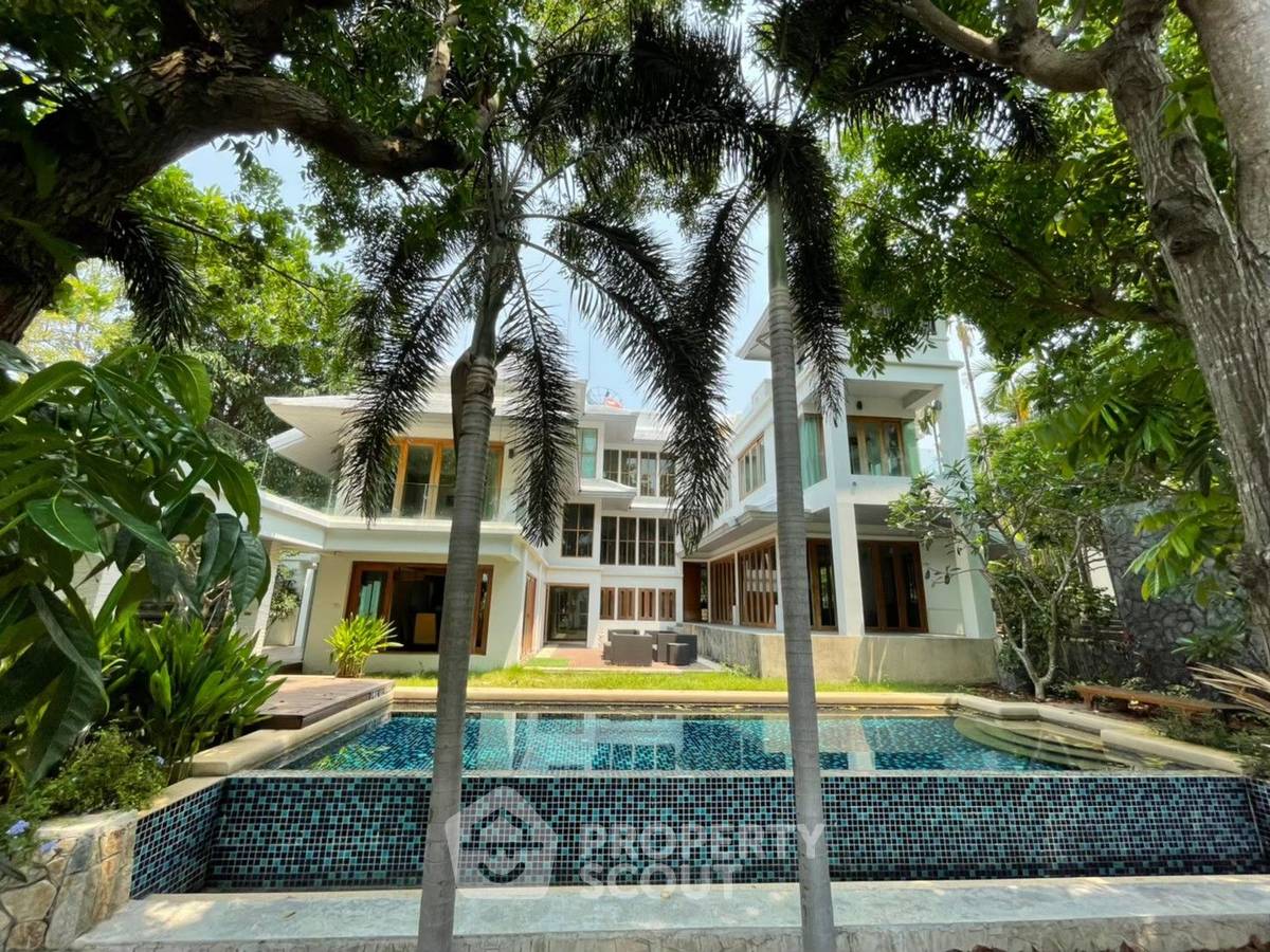 picture 8-BR Villa close to Pattaya South (ID 2961903) - 4/18