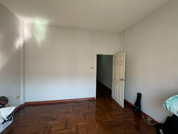 รูป 🏡 ขายถูกที่สุดในโครงการ! บ้าน 3 ชั้น 174 ตร.ม. 4 ห้องนอน เพียง 3.1 ล้าน ทำเลนวมินทร์ - รูปที่ 14/17