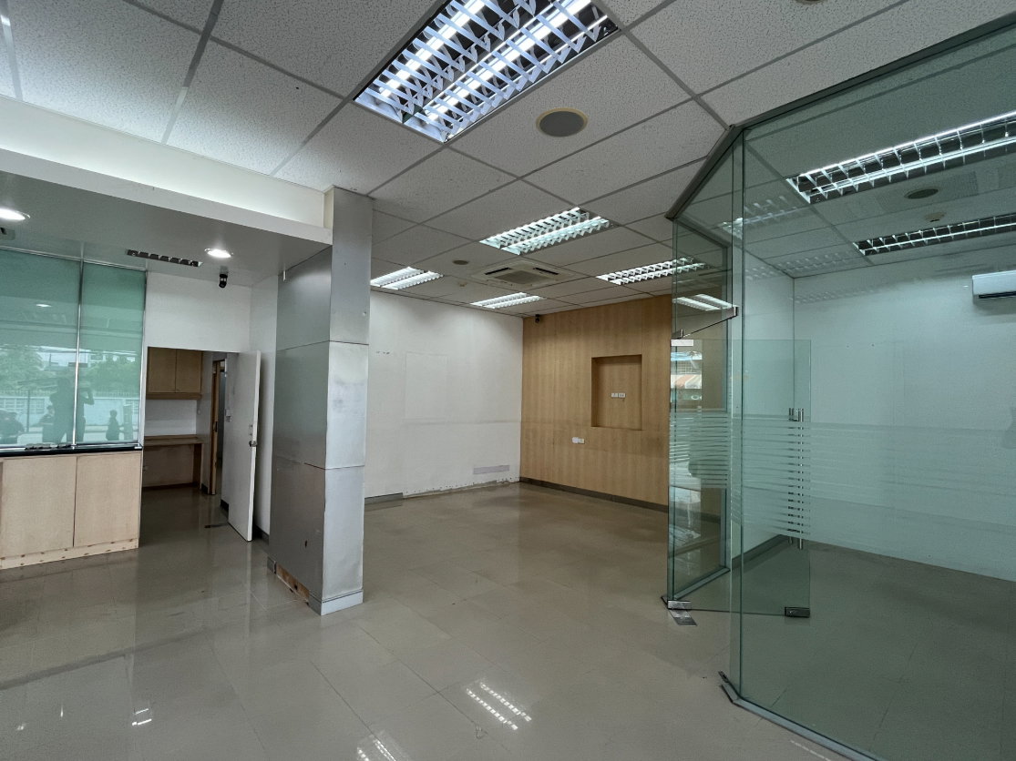 รูป อาคารสำนักงาน 2 ชั้น บนถนนสมบูรณ์กุล ราชบุรี รหัส 68-00184 หรือ 31542-0001 ติดต่อคุณสุชาติ - รูปที่ 12/15