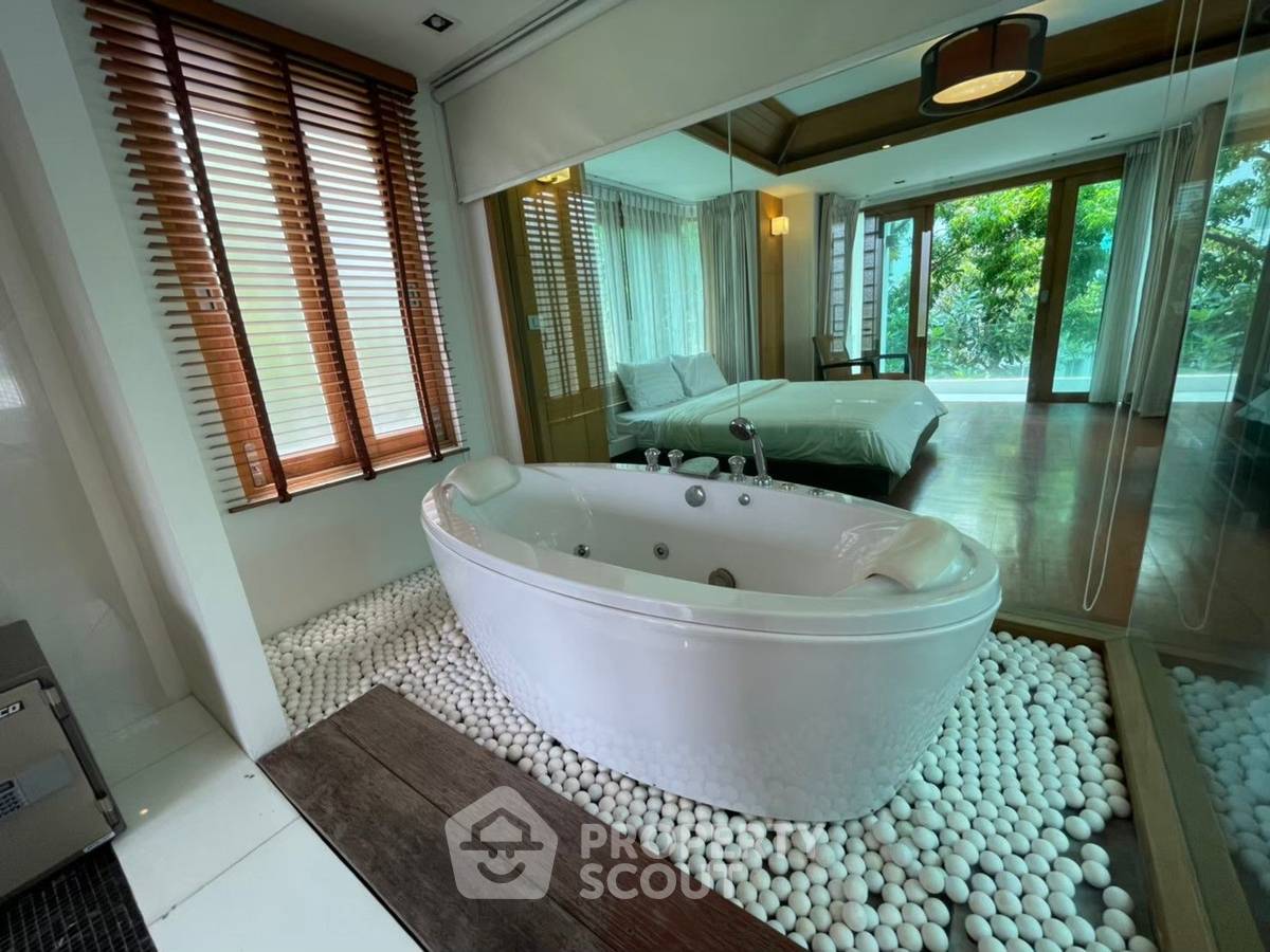 picture 8-BR Villa close to Pattaya South (ID 2961903) - 7/18