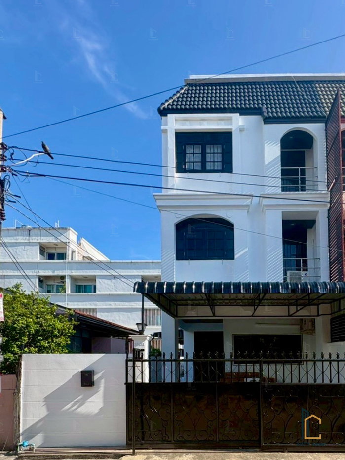 รูป 🔥Home with a warm, cozy feel 5b4b 115k - Townhome @ Huai Khwang 📞Call 090 919 9898 - รูปที่ 2/25