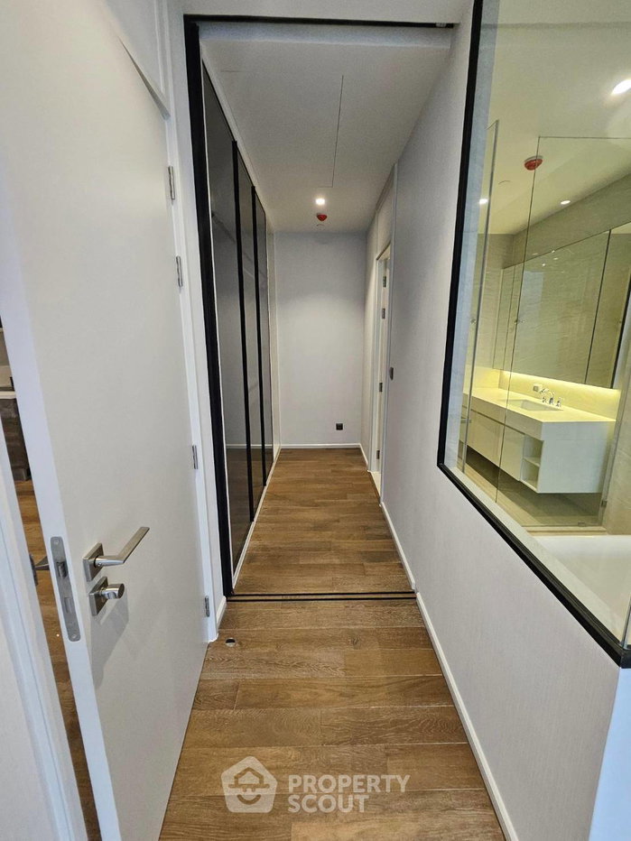 picture 1-BR Condo at Muniq Langsuan near BTS Ratchadamri (ID 2468396) - 8/14
