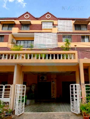 Townhouses for rent Srinagarindra Road : 📌 For Rent 4-story Townhouse VARATHORN VILLE PATTANAKARN 44 5 bedroom 5 bathroom