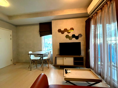 Condos for rent : Condo for rent CHAPTER ONE ECO-Hugo Khwang 21st Floor 30 SQM Corner Unit with a Pool View