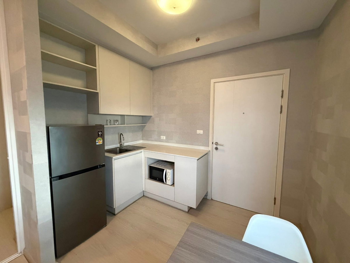 picture Condo for rent CHAPTER ONE ECO-Hugo Khwang 21st Floor 30 SQM Corner Unit with a Pool View - 7/12
