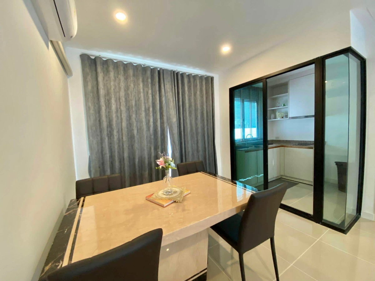 รูป 🏡✨ ให้เช่าทาวน์โฮม 3 ชั้น — Patio ศรีนครินทร์–พระราม 9 📍 ทำเลศักยภาพ ติดสนามกอล์ฟยูนิโก้ เดินทางเข้า–ออกเมืองสะดวก - รูปที่ 2/15