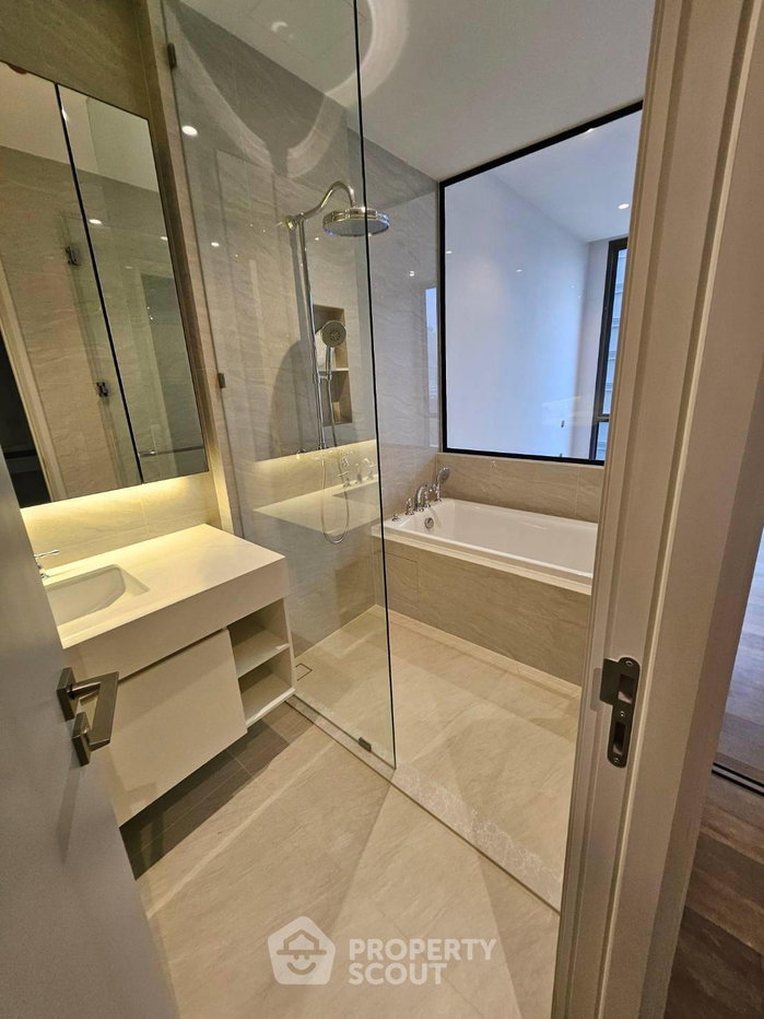 picture 1-BR Condo at Muniq Langsuan near BTS Ratchadamri (ID 2468396) - 4/14