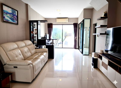 Townhouses for sale Yamjard Vichanusorn School : 🔥 Townhome for Sale atThe Terrace Ramintra 65 by Land & Houses | Near Pink Line MRT