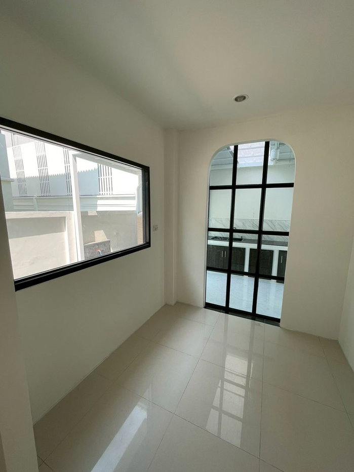 รูป ขายด่วน บ้านเดี่ยว The Complete ศรีราชา ทำเลศักยภาพ ราคาคุ้มค่า - รูปที่ 4/10