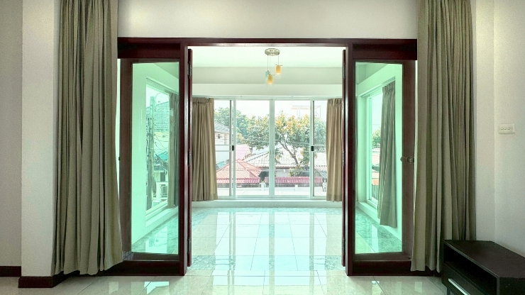 picture House for Rent Phatthanakan Road - 3/13