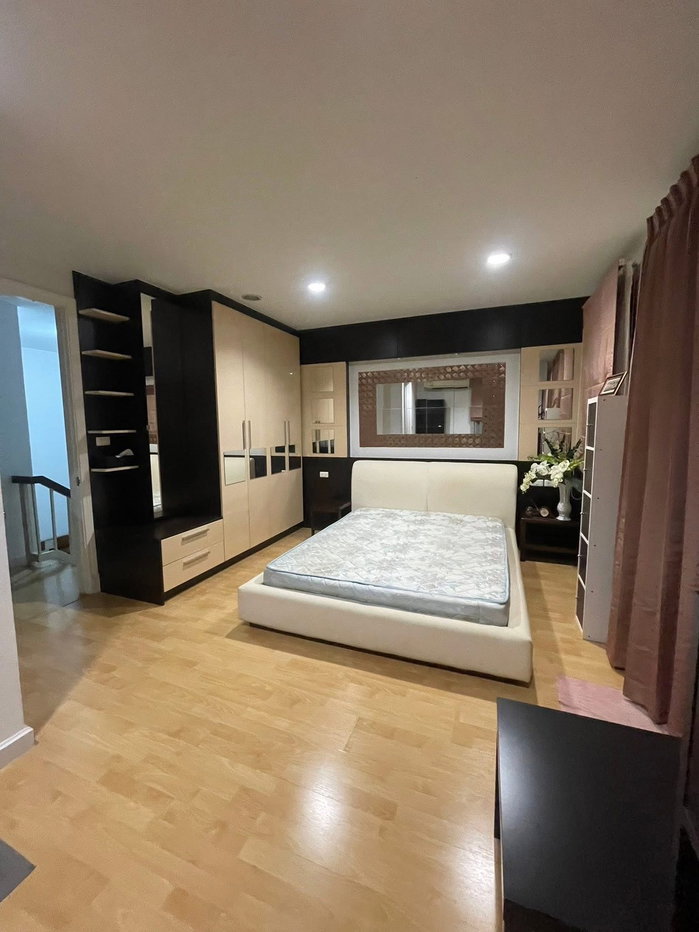 รูป 🏡 ให้เช่า ทาวน์โฮมหรู 3 ชั้น หมู่บ้านพลัสซิตี้พาร์ค สวนหลวง-ศรีนครินทร์ 3 ห้องนอน 4 ห้องน้ำ บ้านมุม พร้อมสวนส่วนตัว - รูปที่ 17/17