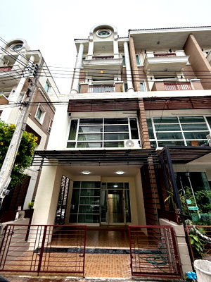 Home office for rent Bueng Kum : Townhome for Rent on Nawamin Road