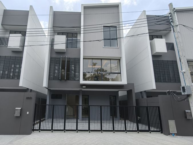 4-bed house for sale, 270 sqm, 40 sq wah, Feel Lat Phrao 101