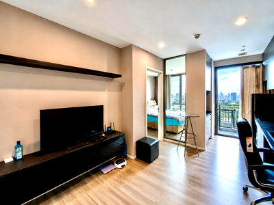 Condos for sale : Urgent Sale | The Room Sukhumvit 69 Only 100 Meters from BTS Phra Khanong | Fully Furnished | Below Appraised Value