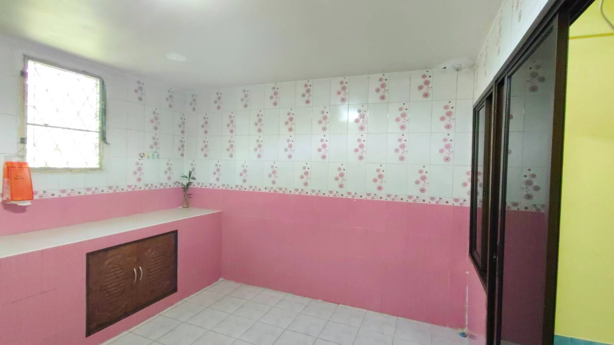 รูป บ้านมือสอง เจ้าของขายเอง  ลำลูกกาคลอง 4 //  ห่าง ร้าน7-11  200เมตร // หลังไม่ชน // บ้านอยู่ตรงทิศทางเดิน ลม - รูปที่ 4/15