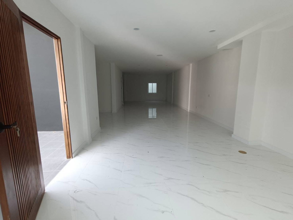 รูป 🏡 ขาย / เช่า บ้านรีโนเวทใหม่ทั้งหลัง หมู่บ้านฉัตรแก้ว ถนนแฮปปี้แลนด์ คลองจั่น บางกะปิ 2 ห้องนอน 2 ห้องน้ำในตัว บ้านสวย พร้อมอยู่ รีโนเวทใหม่หมด - รูปที่ 5/17