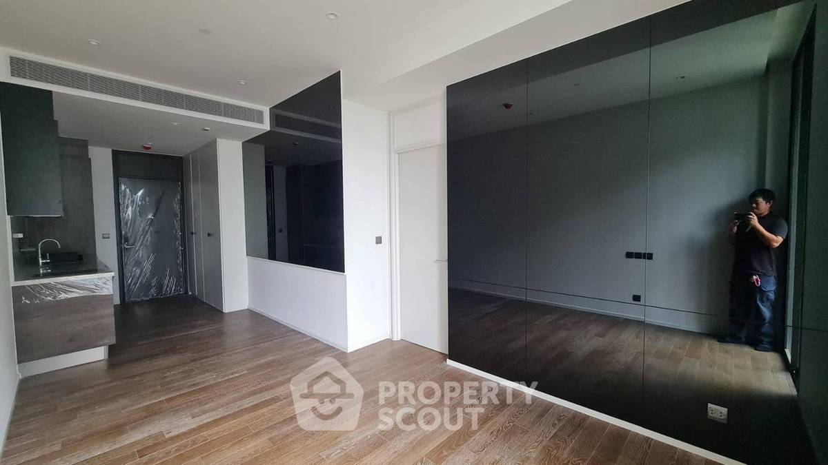 picture 1-BR Condo at Muniq Langsuan near BTS Ratchadamri (ID 2468396) - 1/14