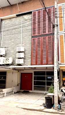 Townhouses for rent Kasem Bundit Phatthanakan University  : For Rent Townhouse 3.5 floors Unit 440/3 Town in Town area