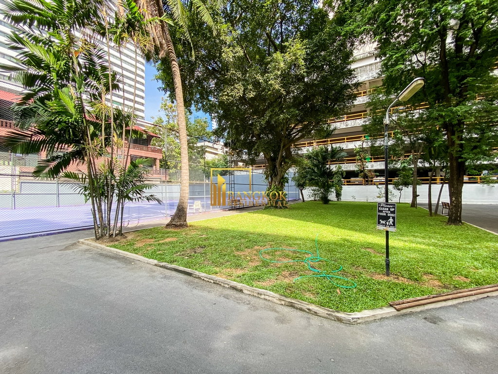 รูป Renovated 3 Bedroom Apartment For Rent in Asoke - BR0911AP - รูปที่ 32/35
