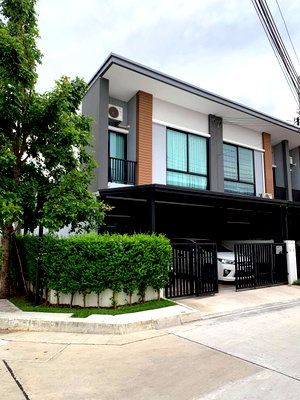 ขายทาวน์โฮม : ขายหมู่บ้าน ยูนิโอทาวน์ เพชรเกษม 110 หนองแขม กรุงเทพ 3 นอน 2 น้ำ เฟอร์นิเจอร์ครบ มีที่ชาร์ทรถไฟฟ้า บ้านหลังมุม