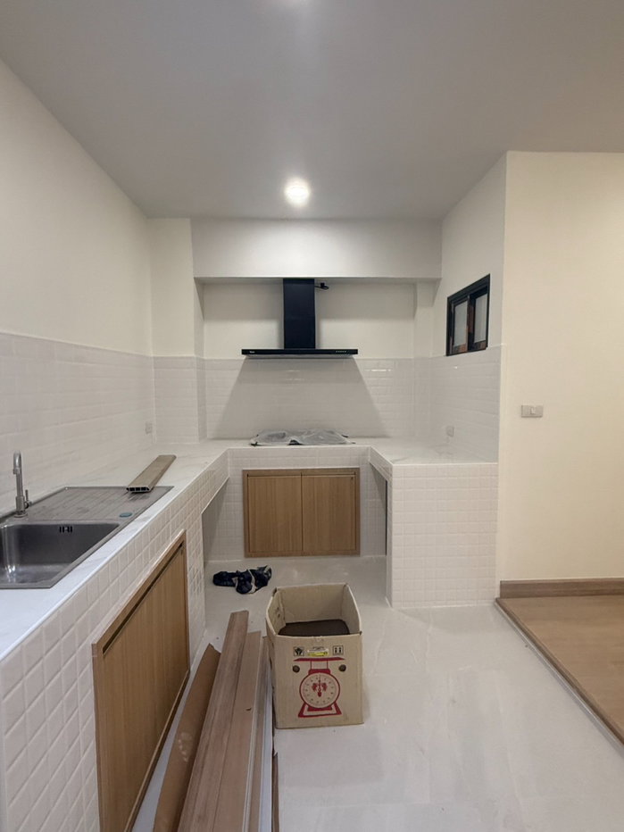 รูป R235 🏡 ทาวน์โฮม 2 ชั้น ลาดพร้า 101 รีโนเวทใหม่ทั้งหลัง จองก่อนบ้านเสร็จ  เหลือเพียง 3.09 ล้านบาท เท่านั้น! - รูปที่ 12/25