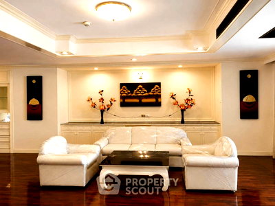 Condos for sale BTS Ekkamai : Pet-Friendly 4-BR Condo, Oriental Towers Condominium Near BTS Ekkamai (ID 2966637)