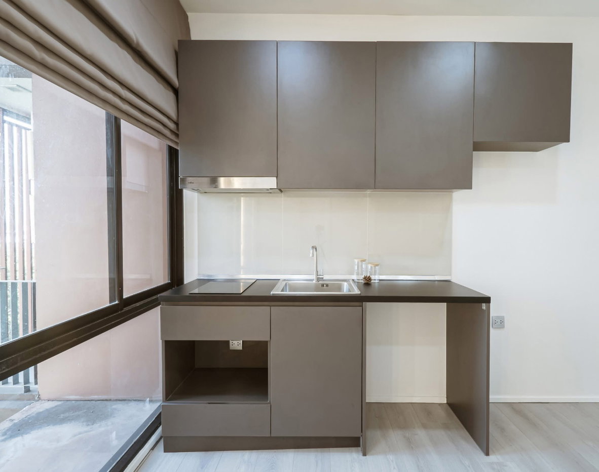 รูป 🔥ขายด่วน คอนโดห้องมุม Brown Condo Ratchada 32 บราวน์ คอนโด รัชดา 32  แต่งใหม่ ใจกลางรัชดา  💰 เฟอร์ครบพร้อมอยู่ ใกล้ MRT ลาดพร้าว - รูปที่ 8/16