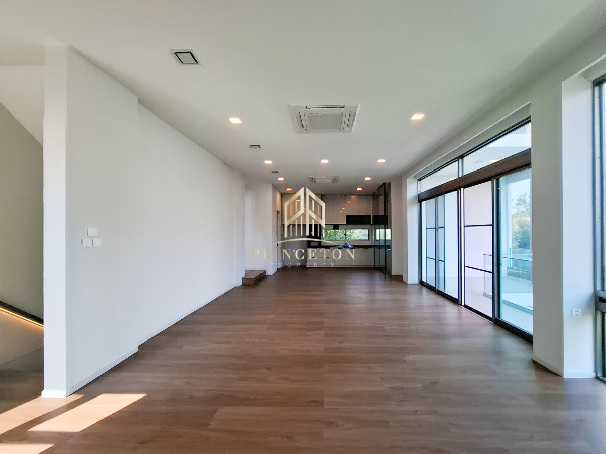 picture VIVE Rama 9 – Luxurious 3-Story Home in Modern Japanese Design - 14/47