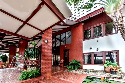 Houses for sale Srinakharinwirot University Prasanmit Campus : 🏡 House Area Sukhumvit 4, in the heart of Sukhumvit, 4BR 70Mb.🌿 Beautiful Cozy Resort-style home with surrounding green space