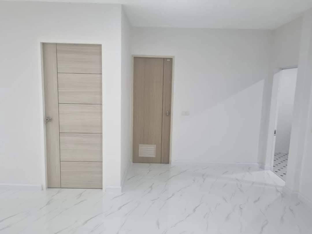รูป 🏡 ขาย / เช่า บ้านรีโนเวทใหม่ทั้งหลัง หมู่บ้านฉัตรแก้ว ถนนแฮปปี้แลนด์ คลองจั่น บางกะปิ 2 ห้องนอน 2 ห้องน้ำในตัว บ้านสวย พร้อมอยู่ รีโนเวทใหม่หมด - รูปที่ 11/17