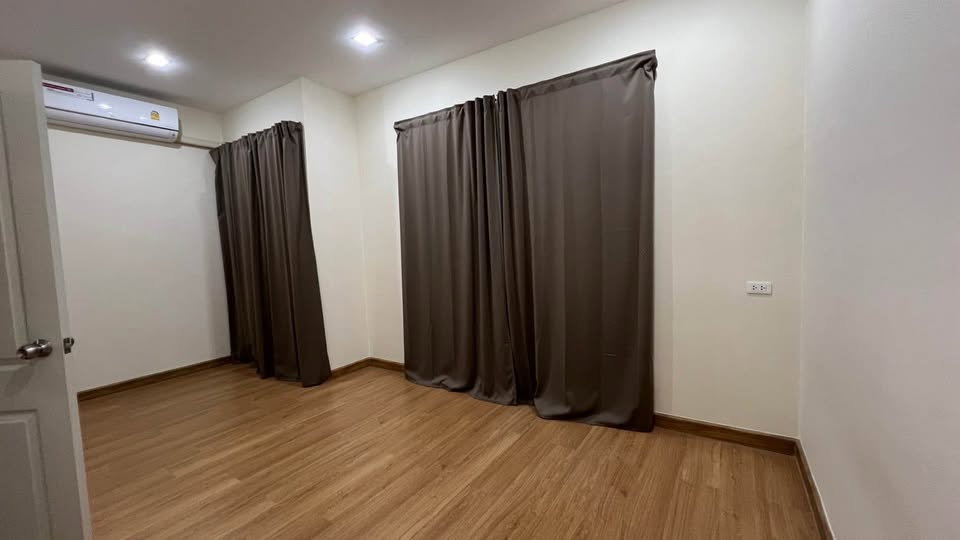 picture Golden town sathorn phrase 1 for rent - 10/11
