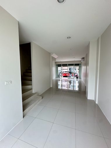 4-bed townhouse for rent, 314 sqm, 19.6 sq wah, Silk Suksawat