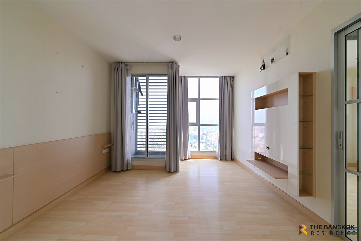 picture RHYTHM Ratchada Save Time, Convenient Travel near MRT Ratchadaphisek Station - 2/10