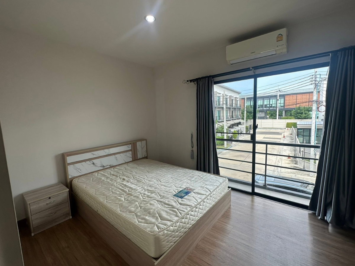 รูป 🏡 ขาย / เช่า บ้านกลางเมือง ศรีนครินทร์ – อ่อนนุช 3 ห้องนอน 3 ห้องน้ำ หลังมุมหายากที่สุดในโครงการ ฟีลลิ่งบ้านเดี่ยว พื้นที่รอบบ้านกว้างมาก - รูปที่ 11/17