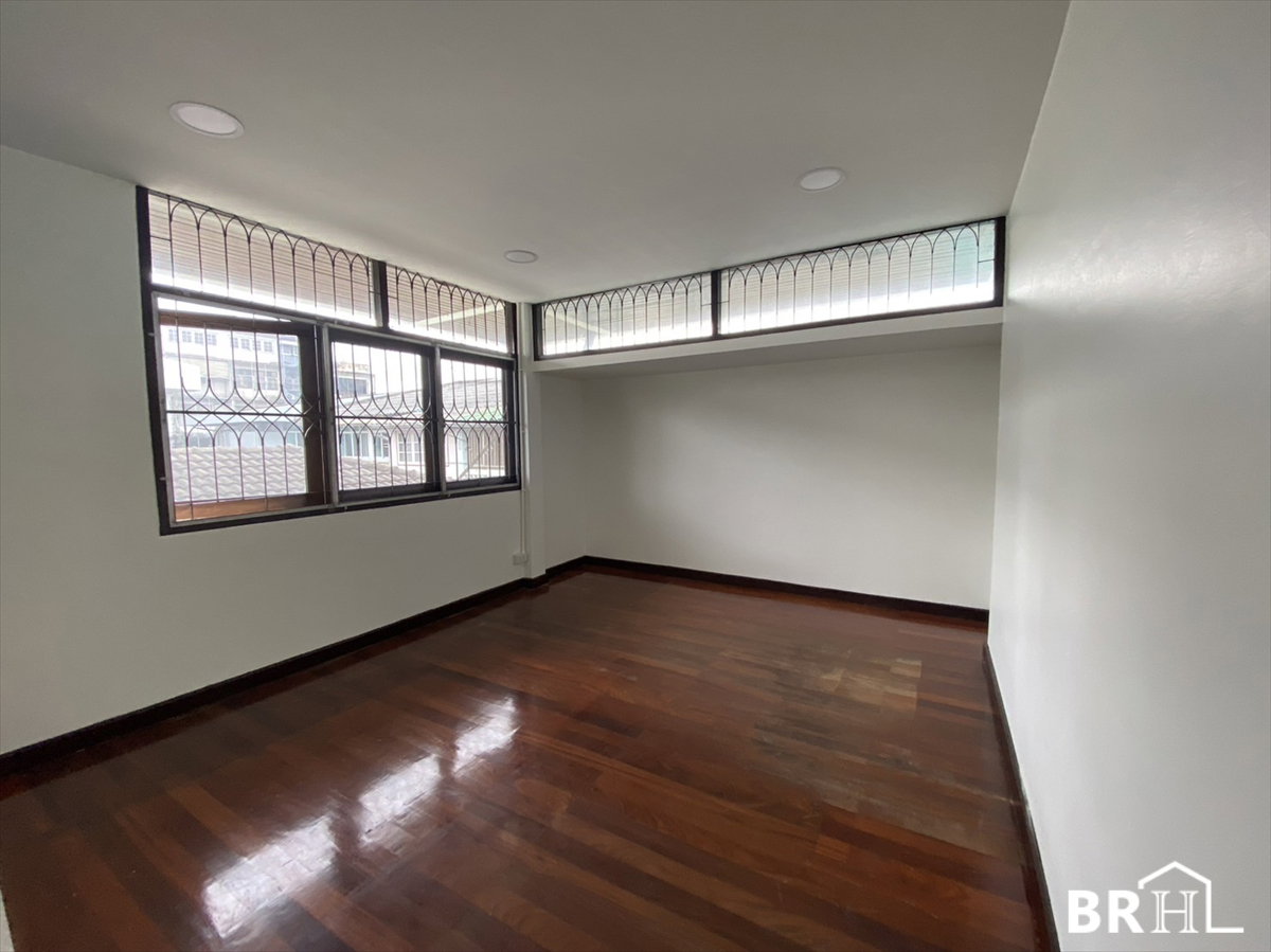 รูป บ้านให้เช่า 🏡 Rare Item ฝั่งธน! รีโนเวทใหม่ทั้งหลัง House area Charan Sanitwong 4นอน 80ตร.ว. 50k ใกล้ MRT จรัญฯ 13 แค่ 400 ม.  - รูปที่ 3/9