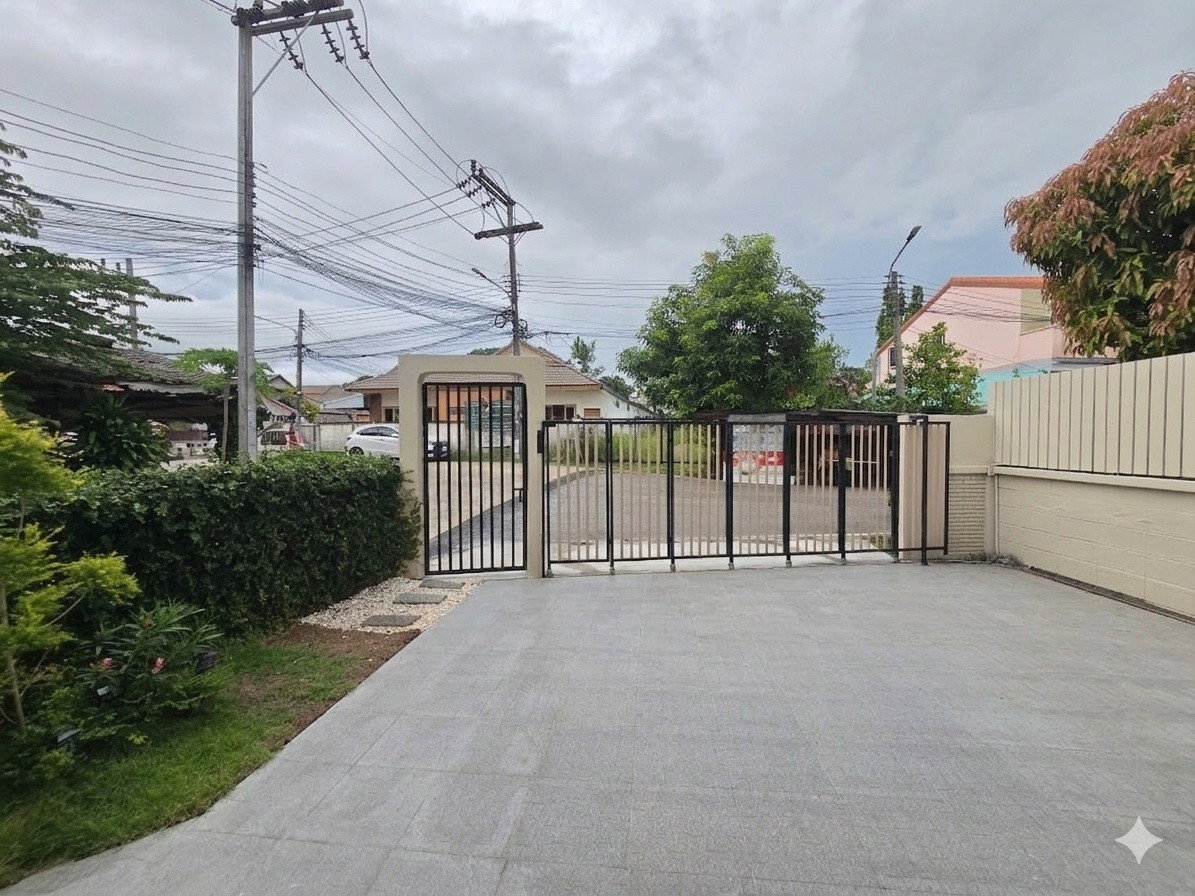 รูป บ้านเดี่ยวใจกลางเมืองภูเก็ต ซอยบางชีเหล้า2 มีพื้นที่สวนหลังบ้าน 52 ตร.ว. 3 ห้องนอน 2 ห้องน้ำ 2 จอดรถ - รูปที่ 3/9