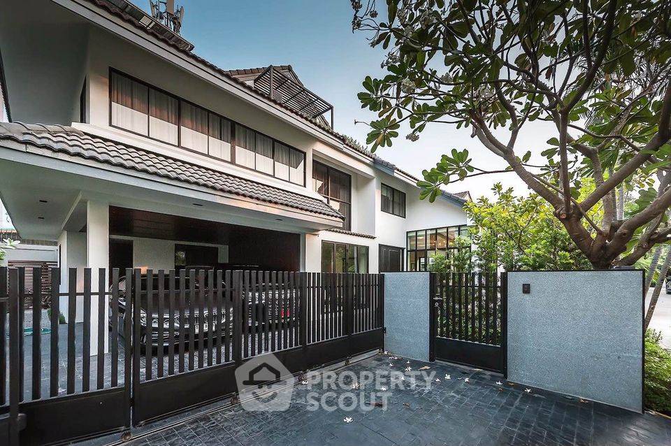 picture Luxury Single House with Private Pool in Thong Lo Soi 25 for Rent (ID 1517020) - 11/17