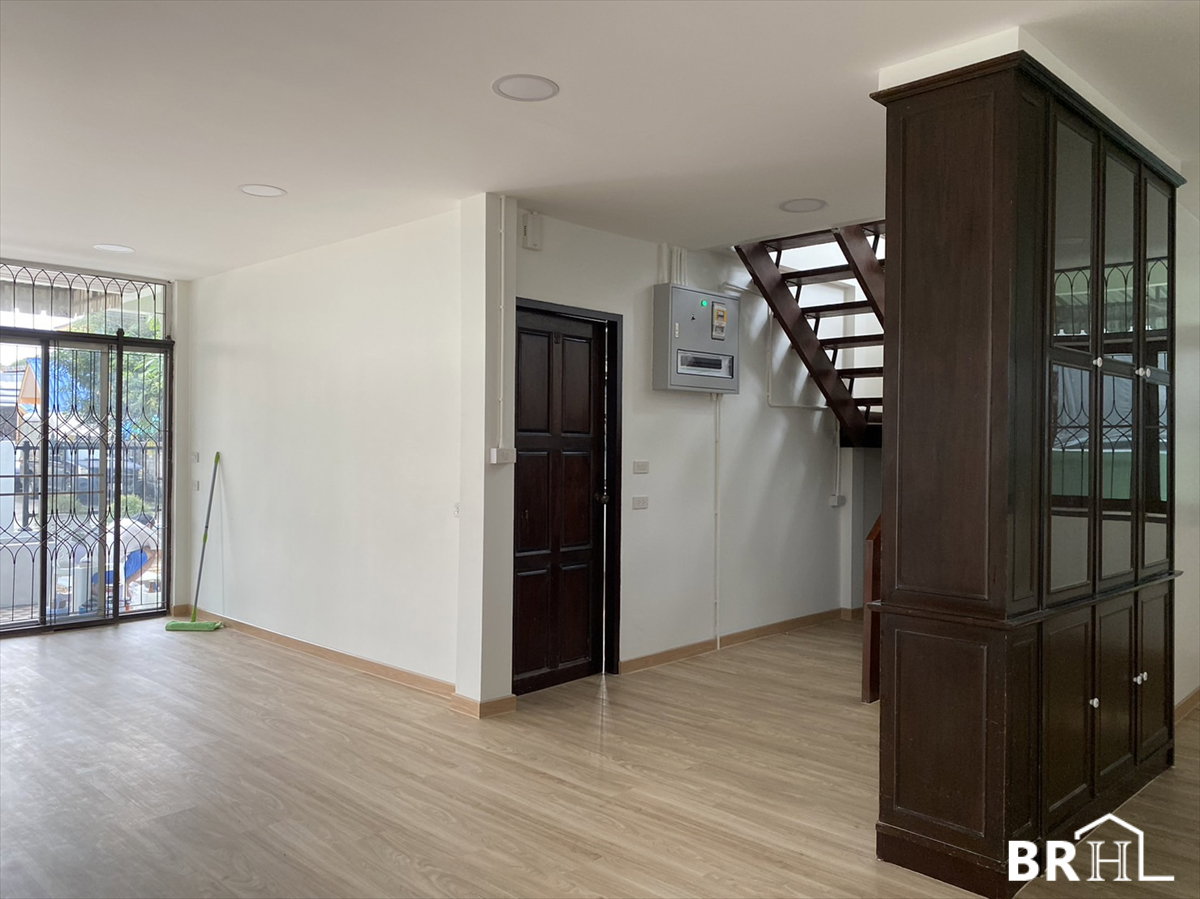 รูป บ้านให้เช่า 🏡 Rare Item ฝั่งธน! รีโนเวทใหม่ทั้งหลัง House area Charan Sanitwong 4นอน 80ตร.ว. 50k ใกล้ MRT จรัญฯ 13 แค่ 400 ม.  - รูปที่ 8/9