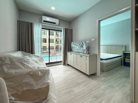 For rent✨ Kitchen next to the balcony ✨ Supalai Sense Srinakarin 🔥Line ID @034etfin 📲1 Bedroom 1 Bathroom✨Ready to move in.