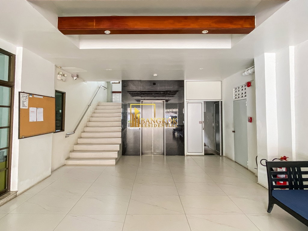 รูป Renovated 3 Bedroom Apartment For Rent in Asoke - BR0911AP - รูปที่ 28/35