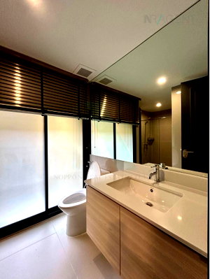 Condos for sale : 🚩 For Sell Condo NOBLE ABOVE WIRELESS - RUAMRUDEE Building 1, Floor 7,1 bed room, Room size 61.00 sqm