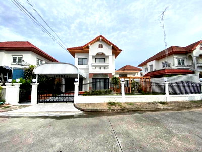 Houses for sale Chonburi : Single house for sale in the quality Sam Mukh Thani project, Bang Saen. Convenient access.