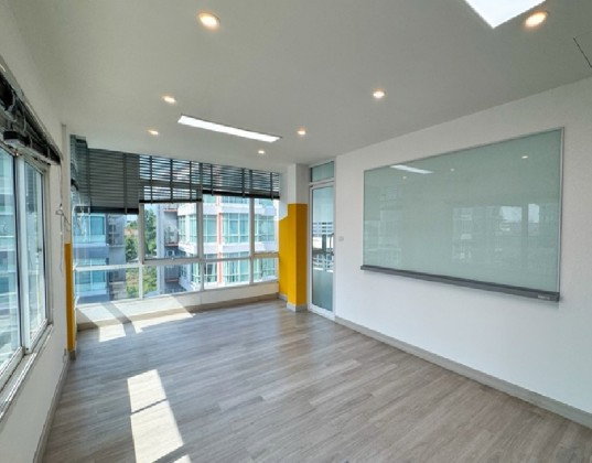 รูป ให้เช่าอาคารสำนักงาน 5 ชั้น ใกล้ เลียบด่วน รามอินทรา / ทำเล ซอยนวลจันทร์ / แอร์ฝั่งฝ้า 5 เครื่อง / ที่จอดรถ 18 คัน / เหมาะเป็นสำนักงาน จดบริษัทได้ - รูปที่ 18/19